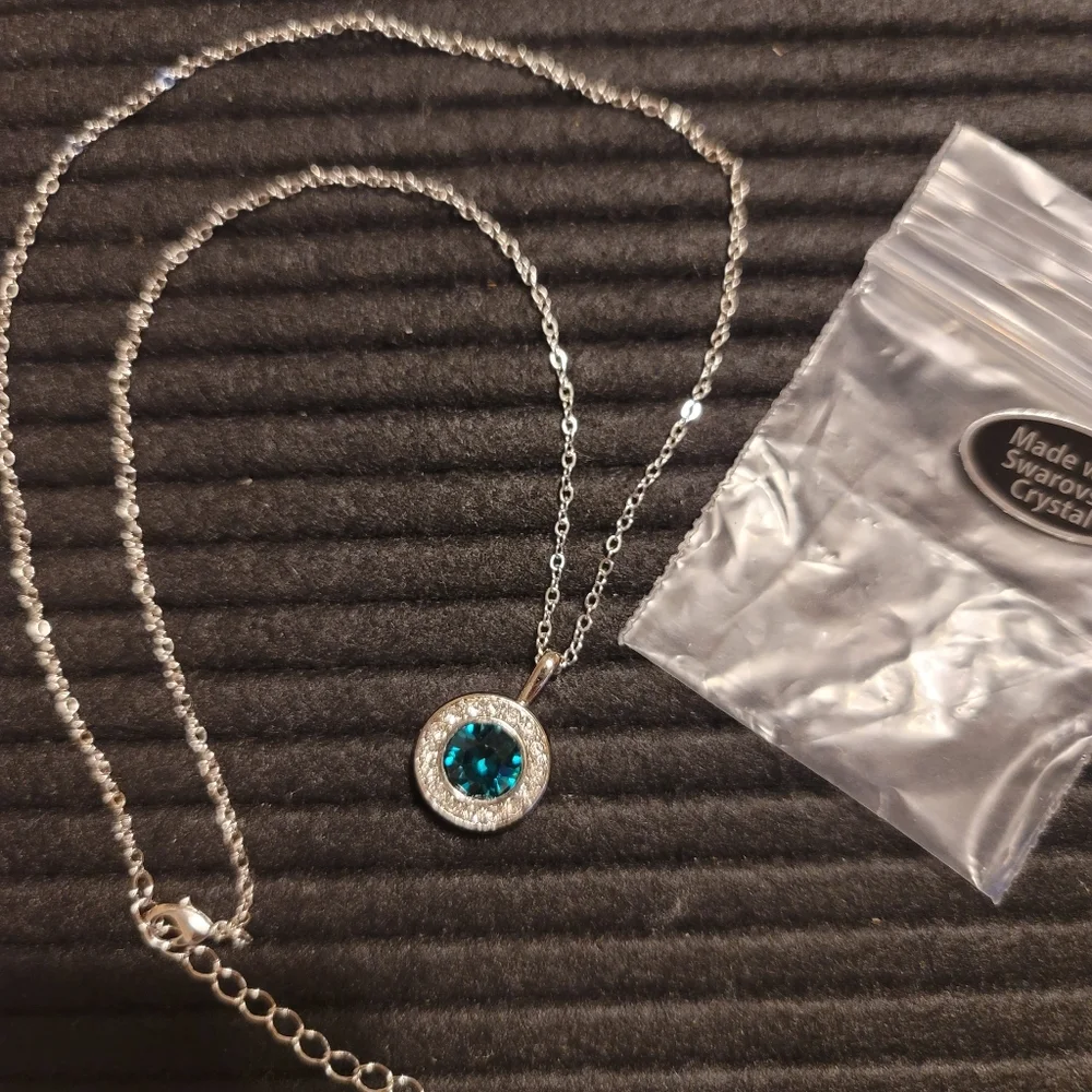 Swarovski Crystals Halo Necklace NWOT - Picture 3 of 7